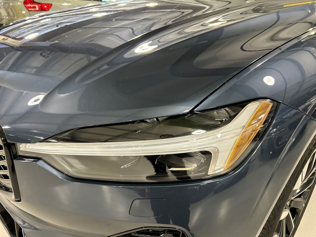 2026 Volvo XC60 Plus - Photo 7