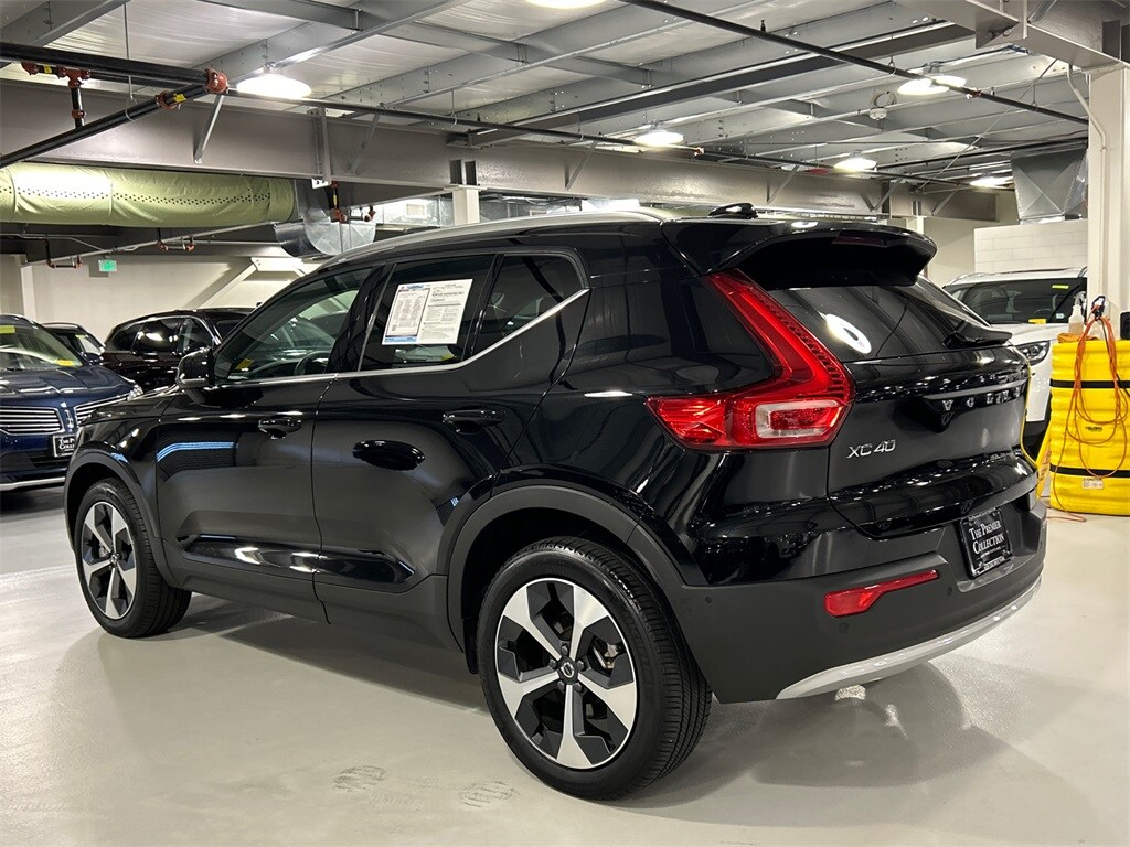 2025 Volvo XC40 Plus photo 2