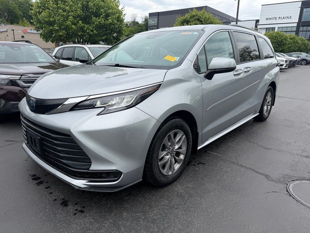 Used 2022 Toyota Sienna LE 8 Passenger Van Passenger Van