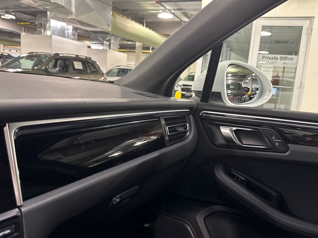 2021 Porsche Macan S - Photo 19