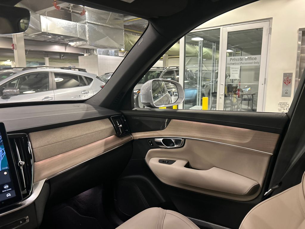 2026 Volvo XC90 Plus - Photo 24
