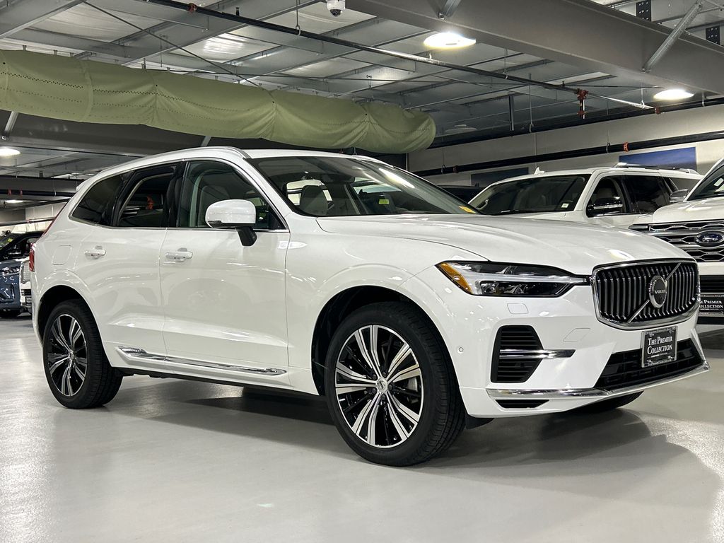 2023 Volvo XC60 T8 Plus Bright Theme AWD's photo