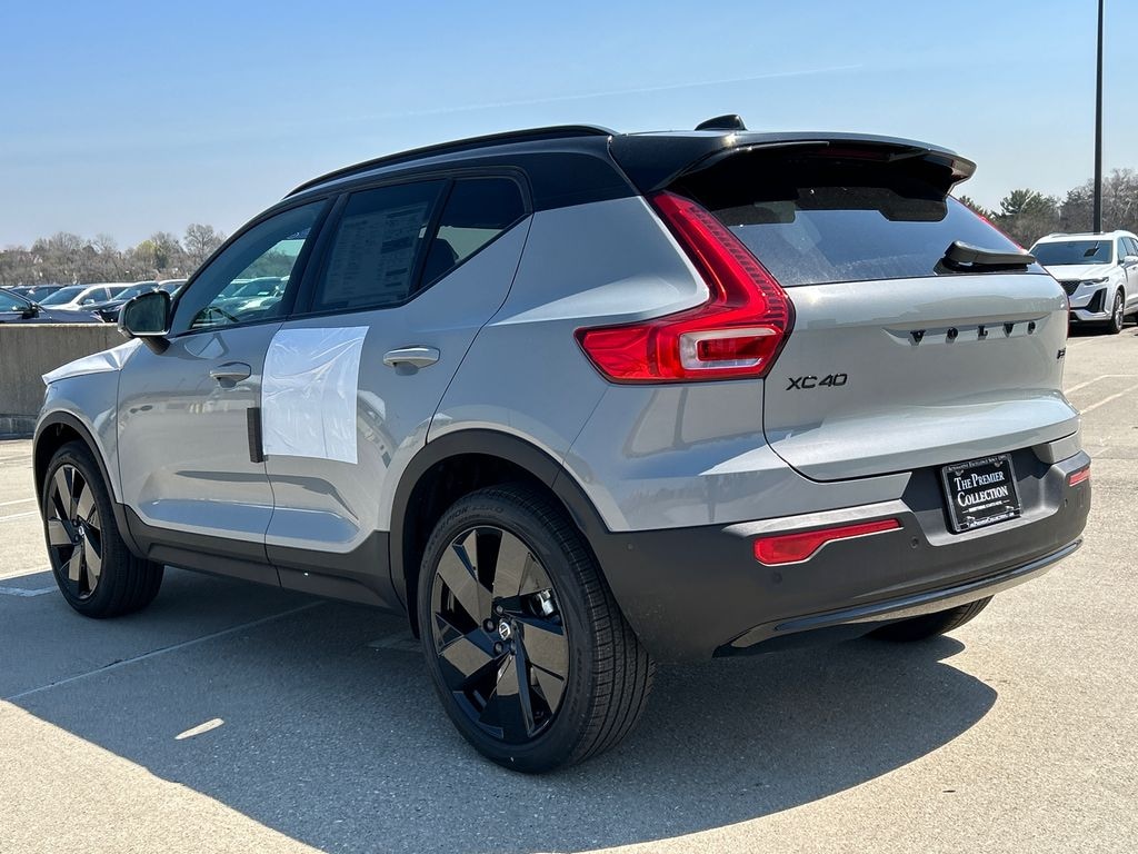 New 2026 Volvo XC40 B5 Ultra Black Edition SUV