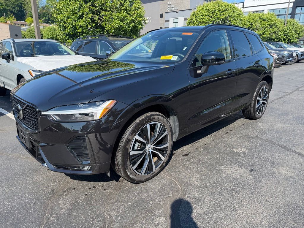 2025 Volvo XC60 B5 Plus Dark AWD's photo