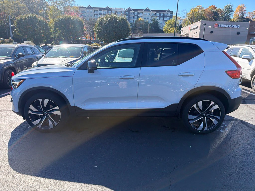 Certified 2024 Volvo XC40 B5 Plus Dark SUV