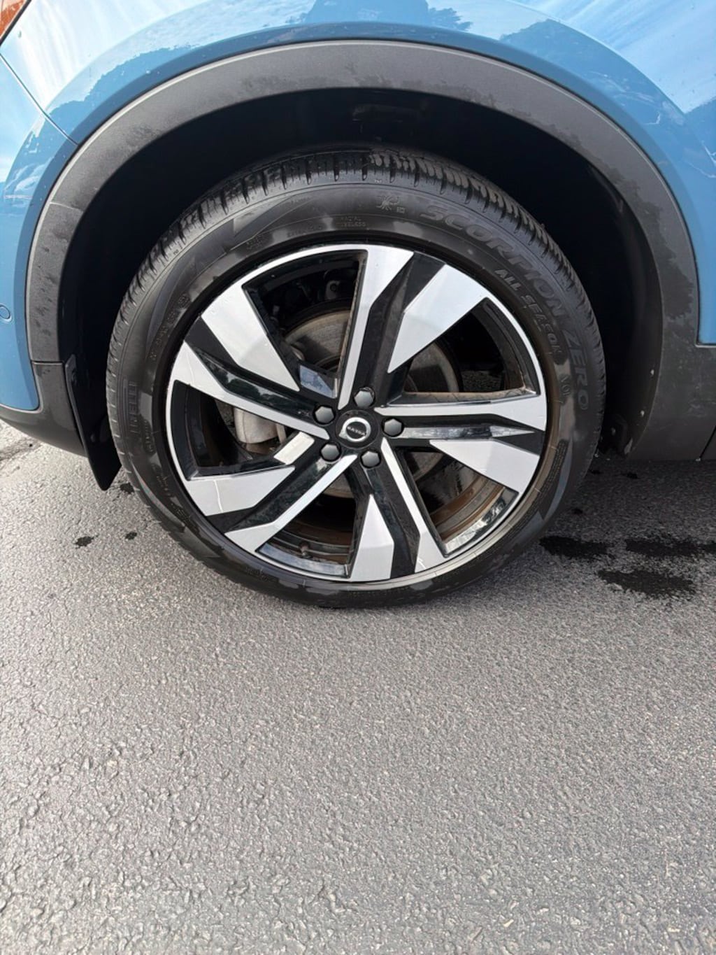 Used 2024 Volvo XC40 B5 Plus Bright SUV