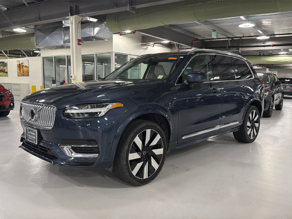 Certified 2025 Volvo XC90 plug-in hybrid T8 Plus 6-Seater SUV