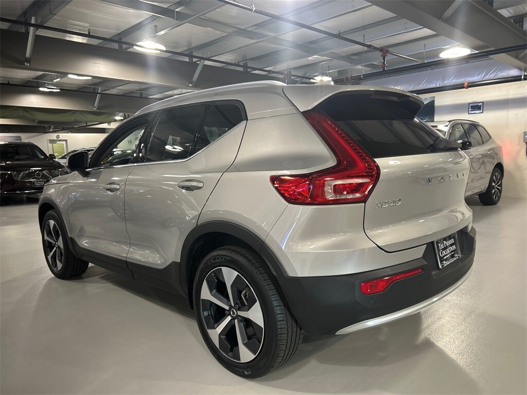 2025 Volvo XC40 Plus photo 4