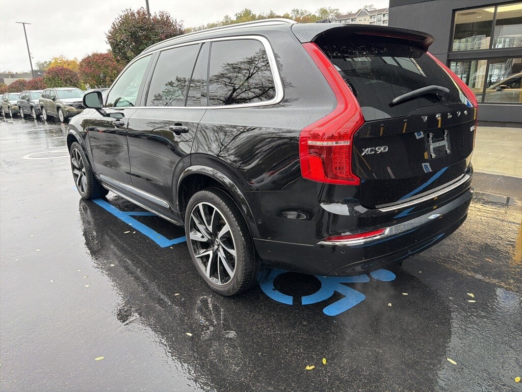 2023 Volvo XC90 B5 AWD Plus photo 2