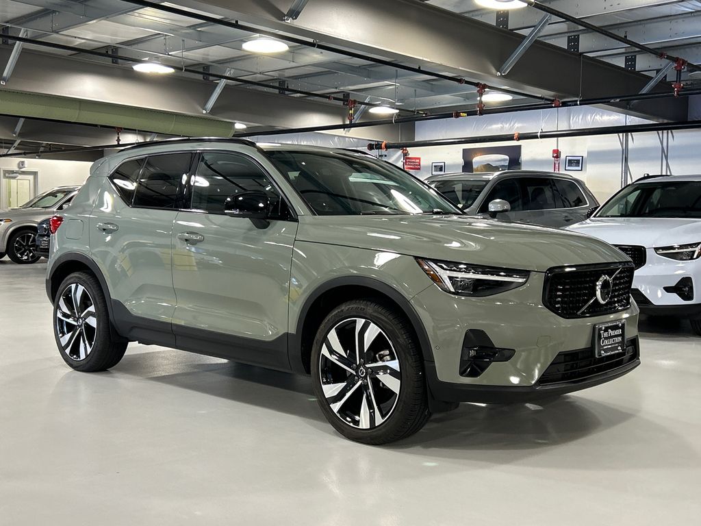 2023 Volvo XC40