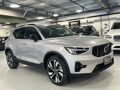 2025 Volvo XC40 B5 Plus Dark Theme SUV