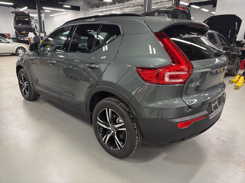 Used 2026 Volvo XC40 B5 Core SUV