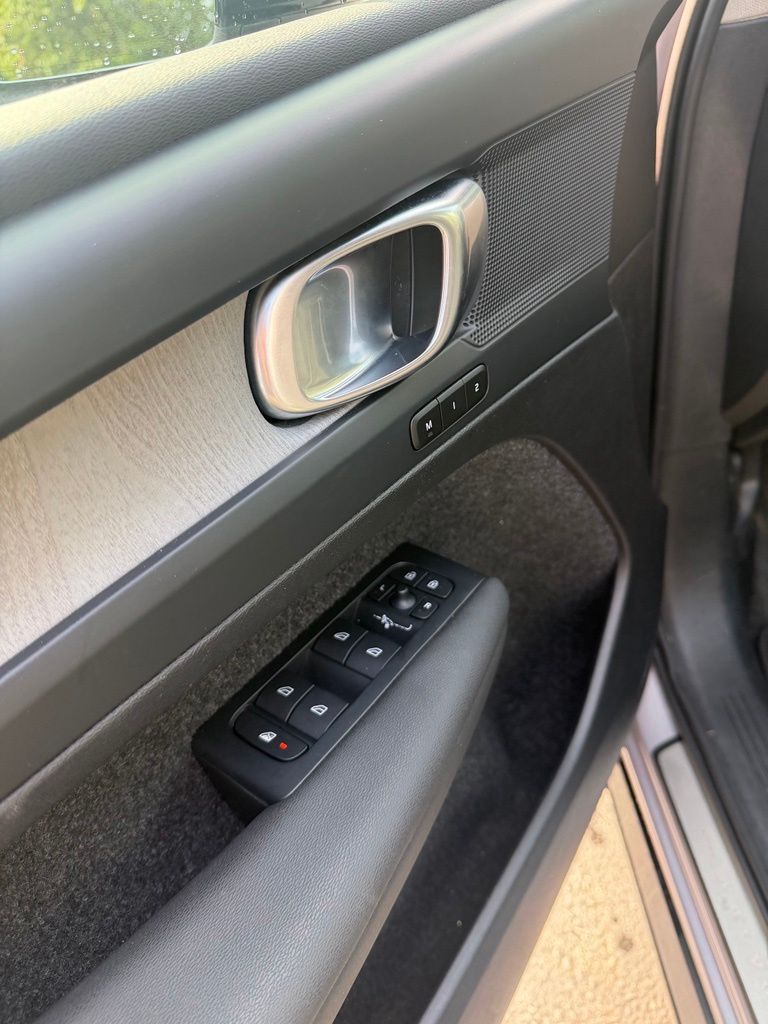 2026 Volvo XC40 Plus - Photo 10