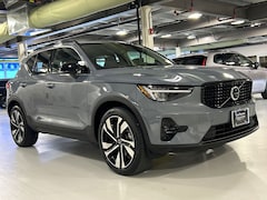 2023 Volvo XC40 B5 AWD Plus Dark SUV
