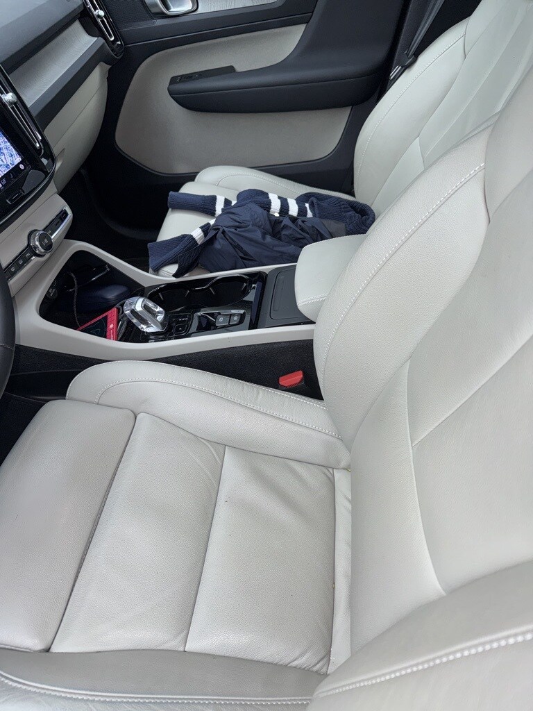 2023 Volvo XC40 AWD Plus photo 4