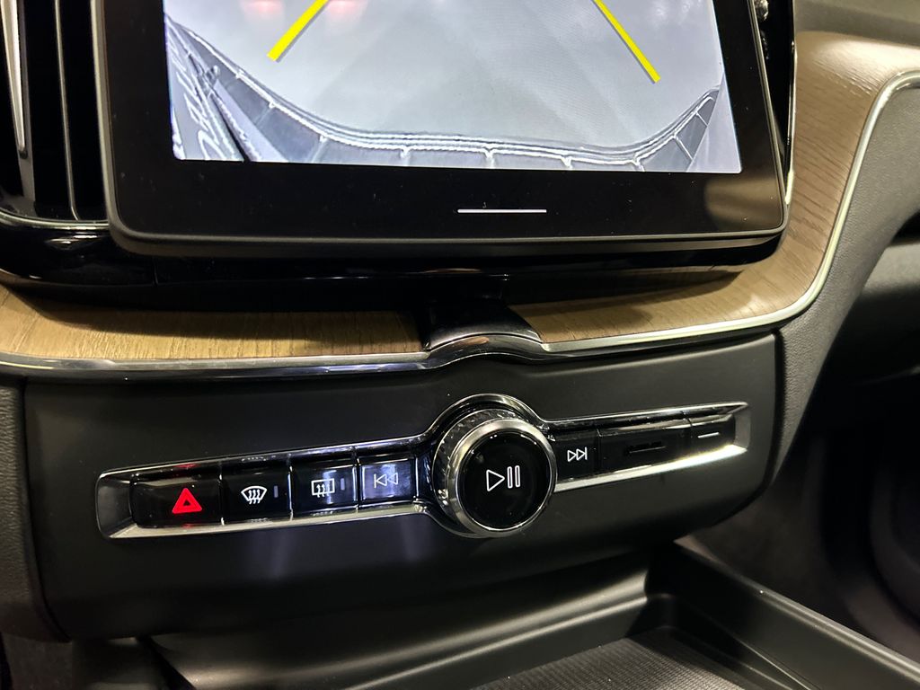 2026 Volvo XC60 Plus - Photo 18