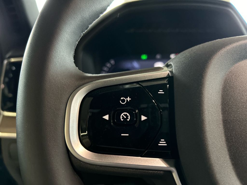 2026 Volvo XC90 Plus - Photo 13