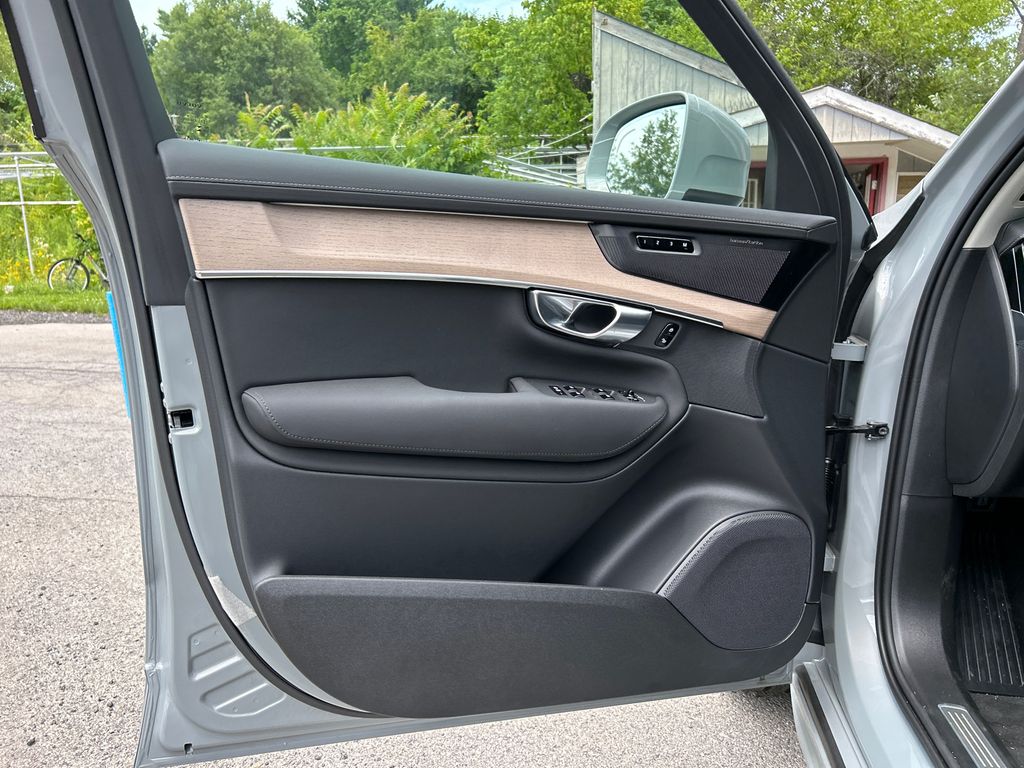 2026 Volvo XC90 Plus - Photo 9