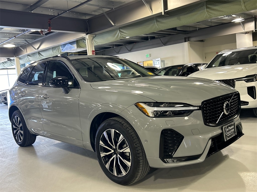 2025 Volvo XC60 Plus's photo