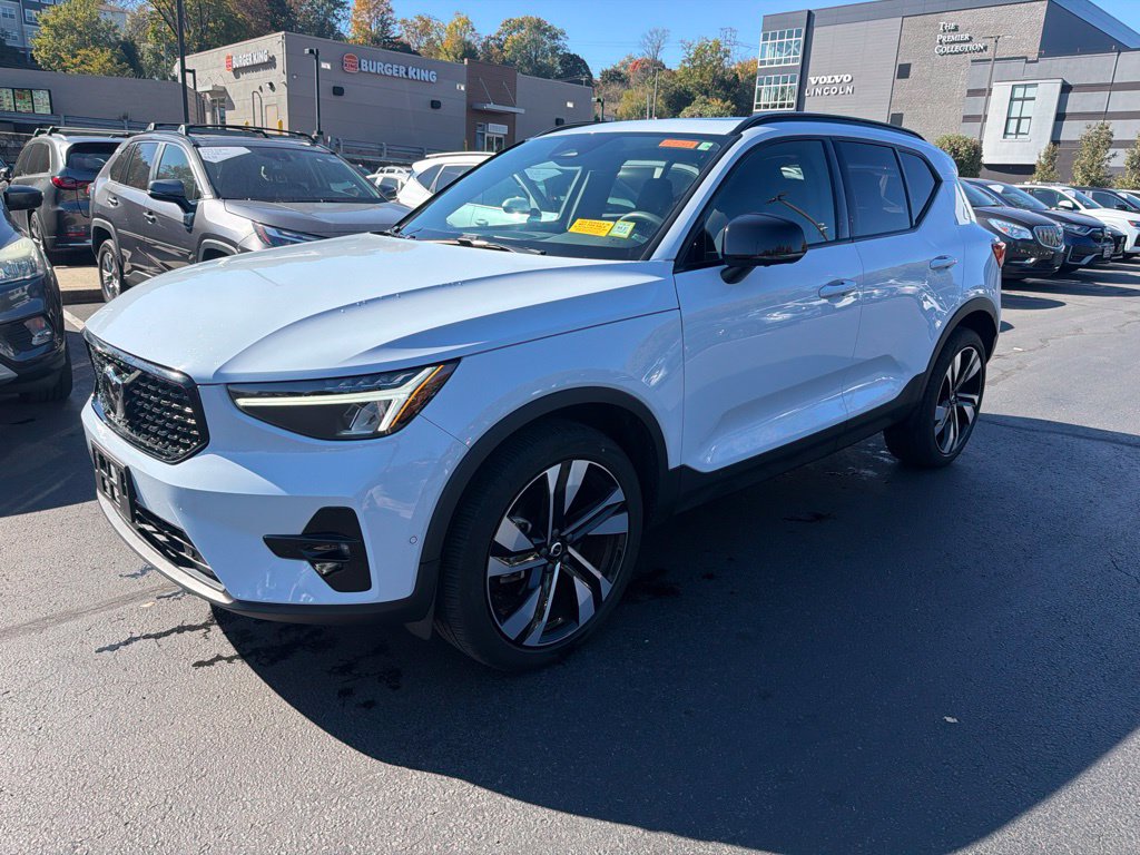 Certified 2024 Volvo XC40 B5 Plus Dark SUV