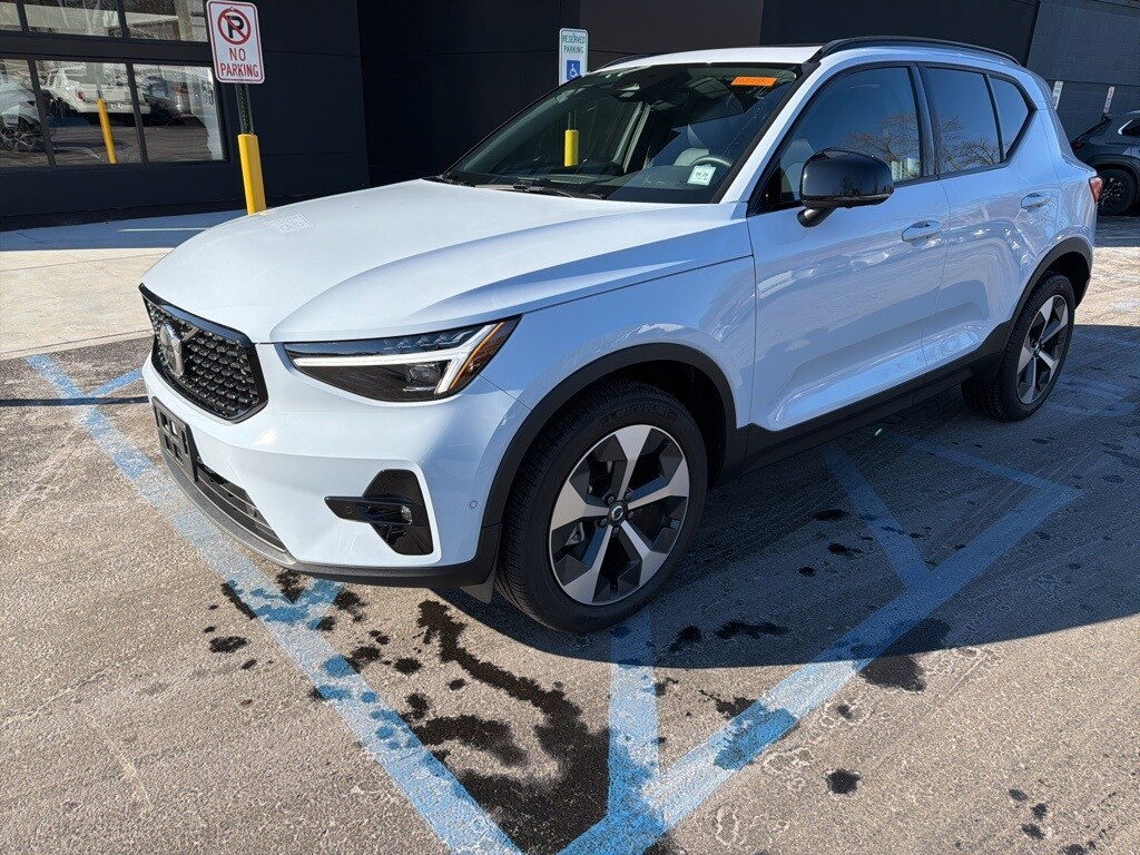 Used 2026 Volvo XC40 B5 Plus SUV