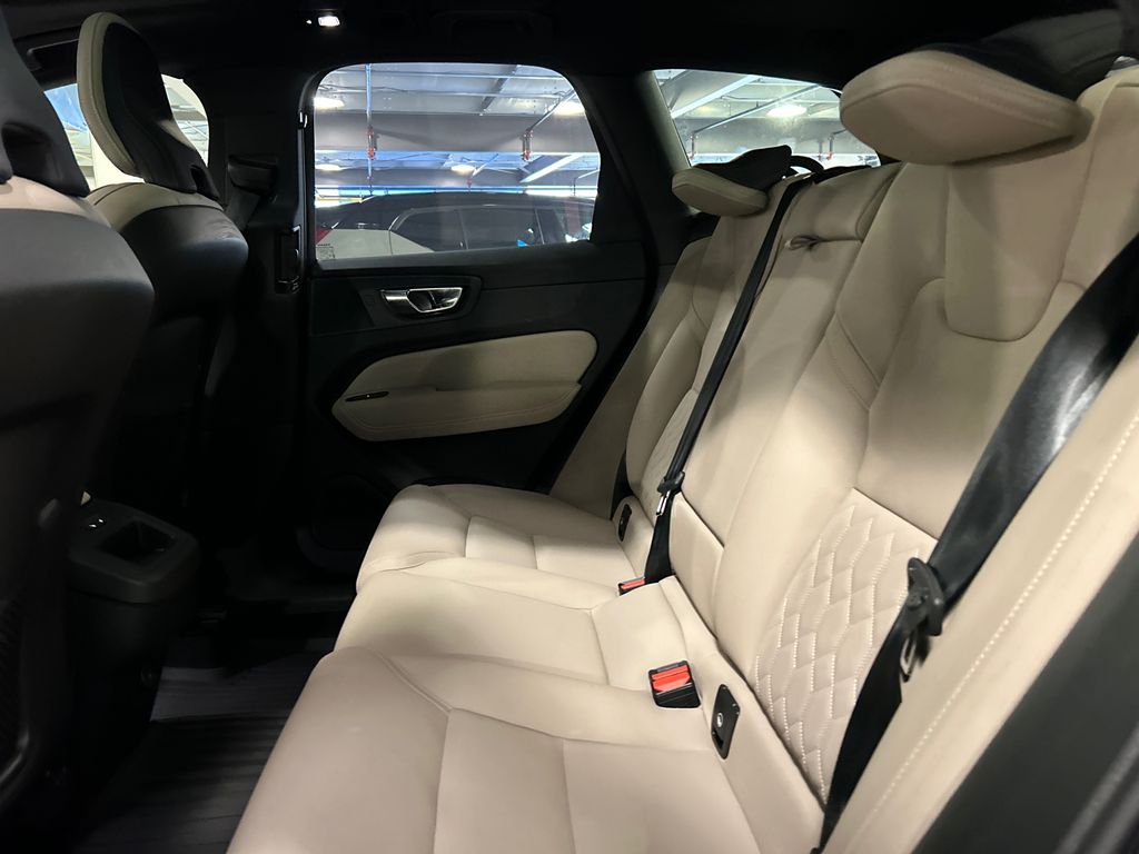 2026 Volvo XC60 Plus - Photo 21
