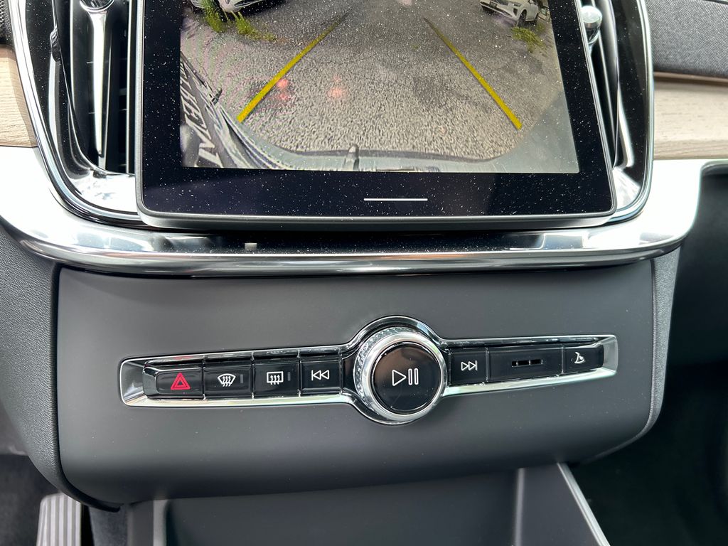 2026 Volvo XC90 Plus - Photo 18