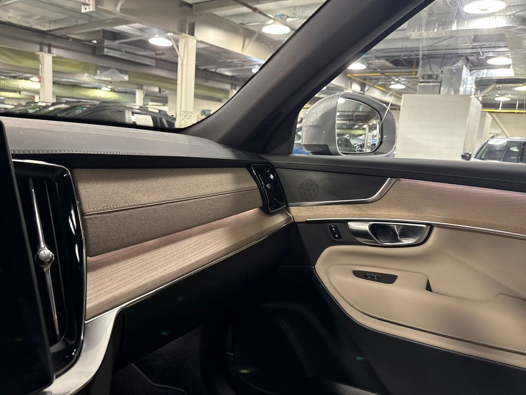 2026 Volvo XC90 Core - Photo 18