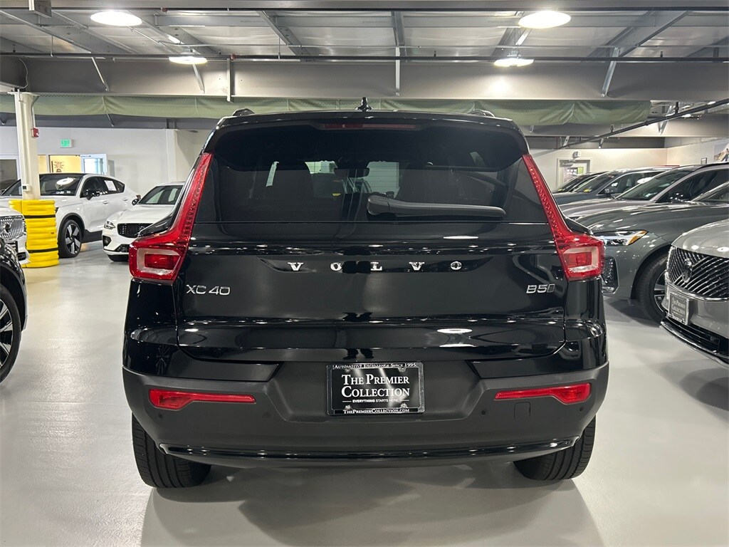 2025 Volvo XC40 Plus photo 3