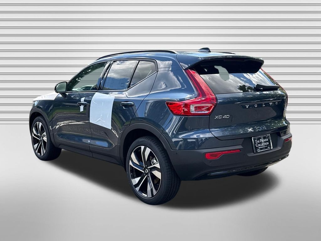 New 2026 Volvo XC40 B5 Ultra SUV