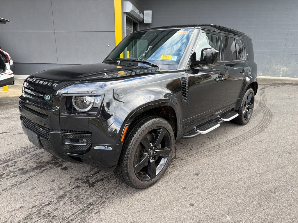 2023 Land Rover Defender X-Dynamic SE's photo