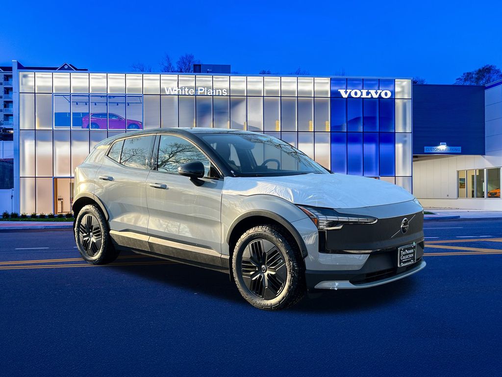 2026 Volvo EX30 Twin Motor Cross Country Ultra's photo