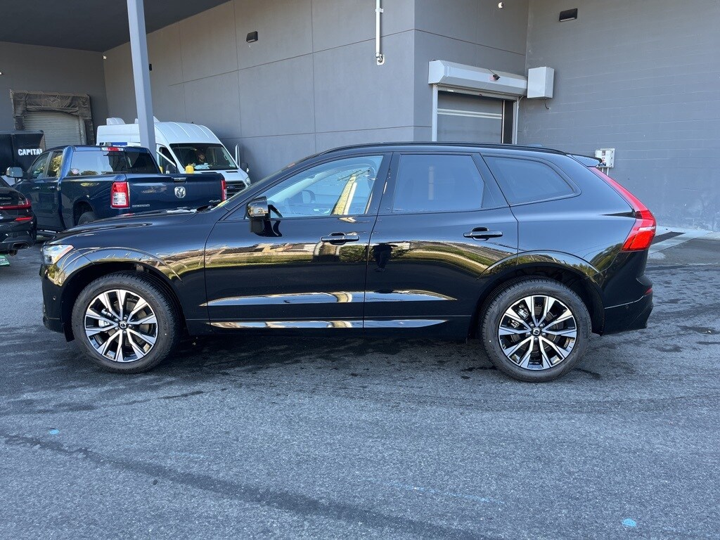 2025 Volvo XC60 B5 Plus photo 3