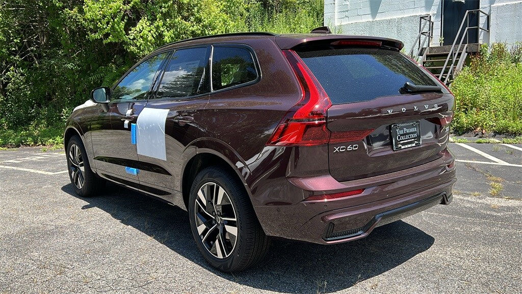 2026 Volvo XC60 B5 Plus photo 4