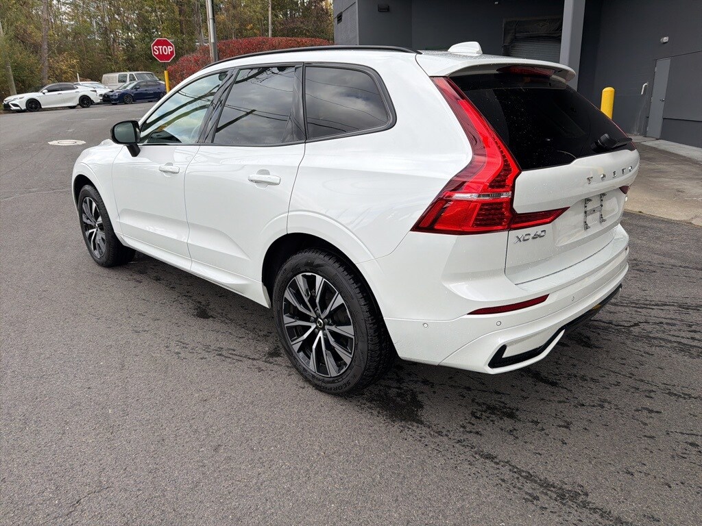 2025 Volvo XC60 B5 Plus photo 2