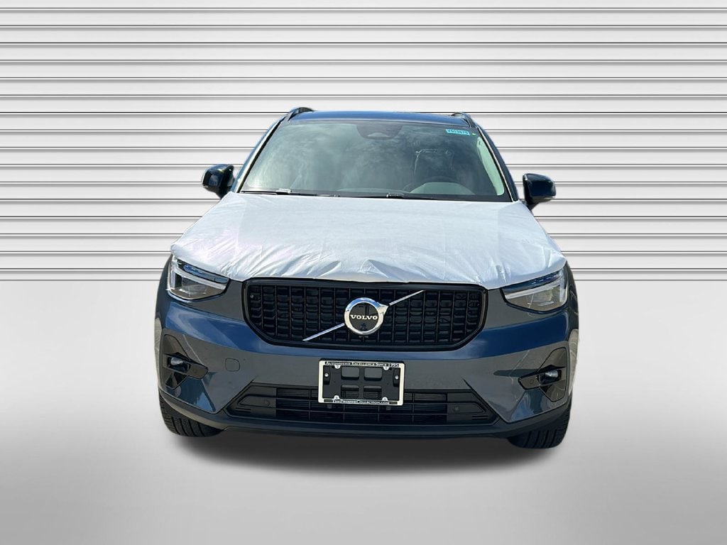 New 2026 Volvo XC40 B5 Ultra SUV