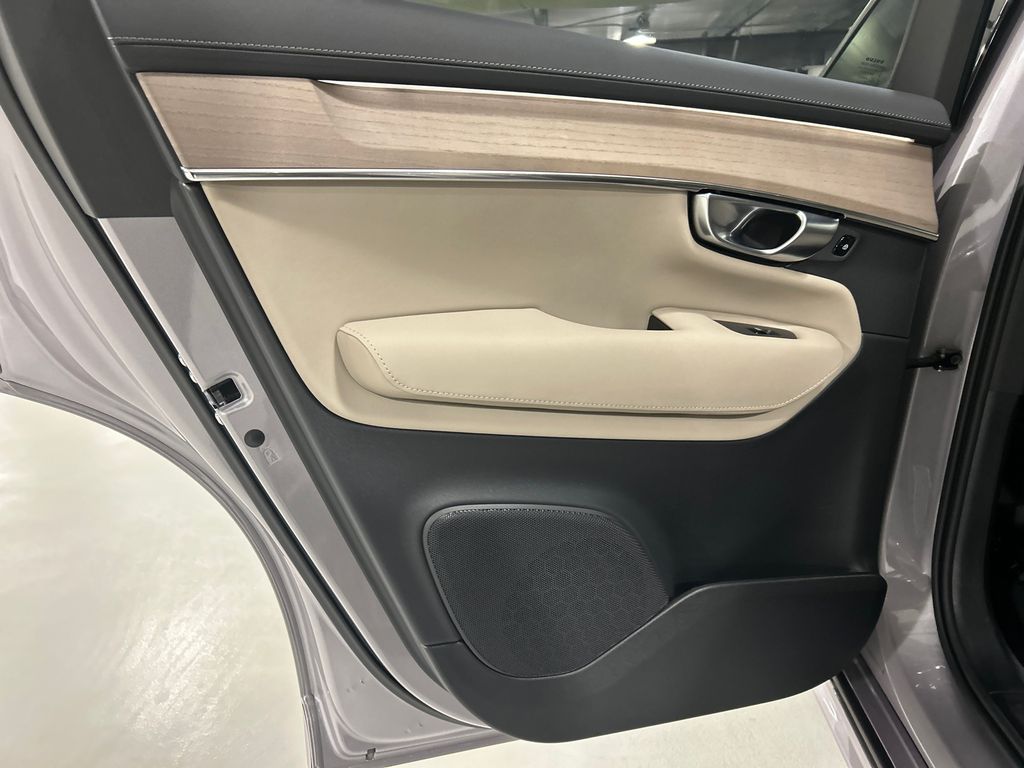 2026 Volvo XC90 Plus - Photo 21