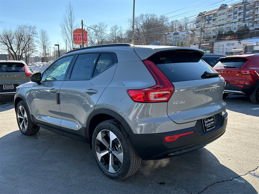 New 2026 Volvo XC40 B5 Core SUV