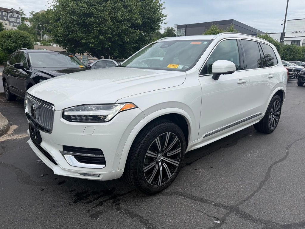2023 Volvo XC90 B5 Plus 4WD's photo