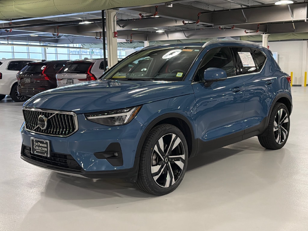 Certified 2024 Volvo XC40 B5 Plus Bright SUV