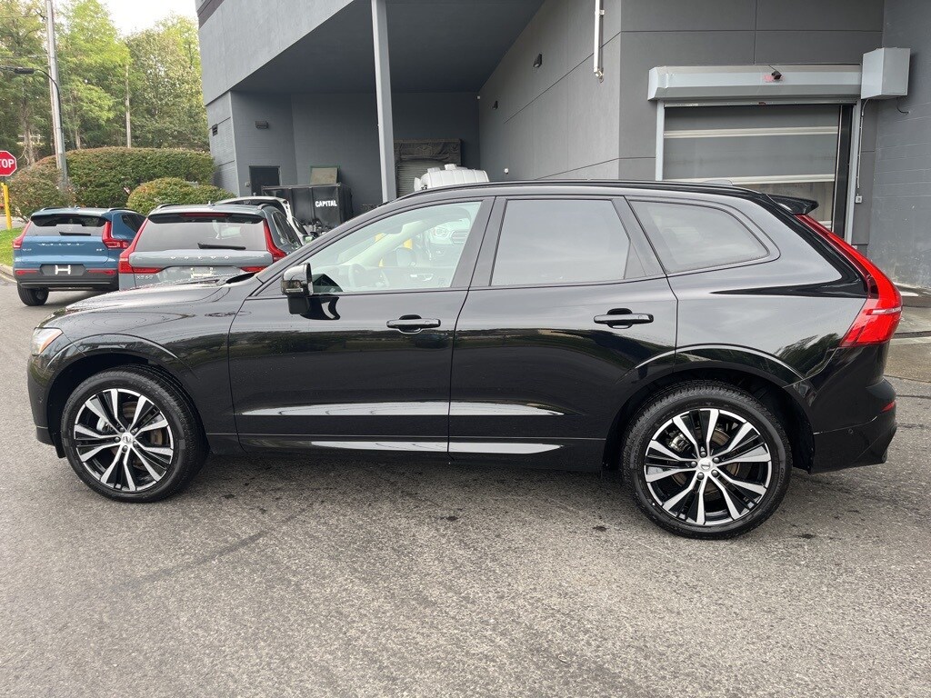 2025 Volvo XC60 B5 Plus photo 3