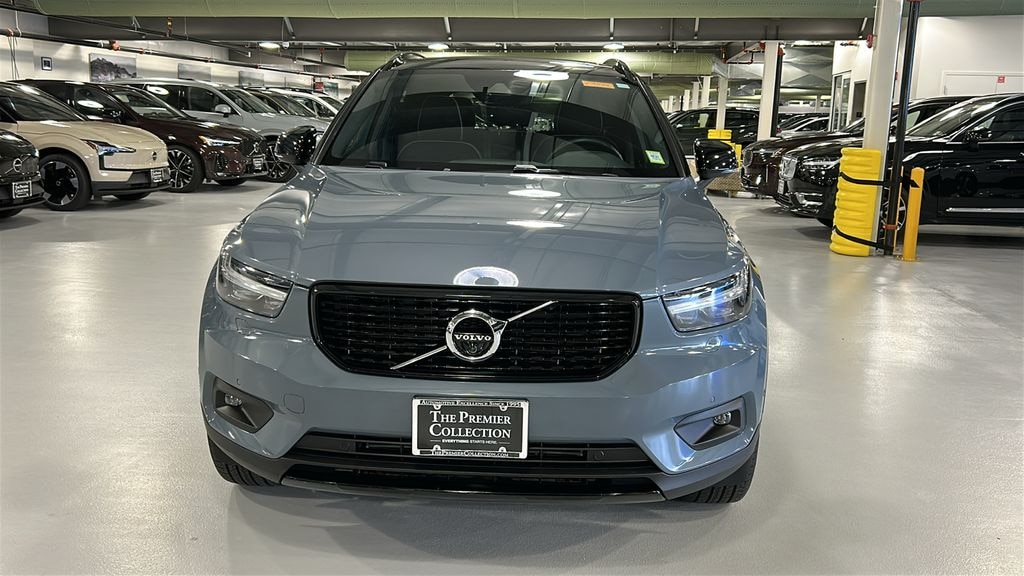 Used 2022 Volvo XC40 T5 AWD R-Design SUV