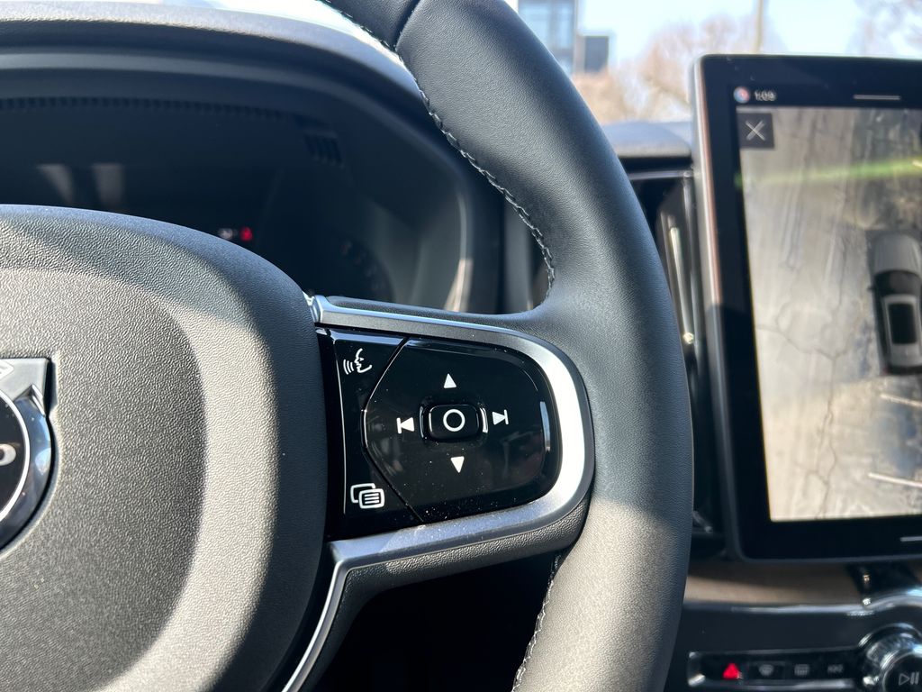 2026 Volvo XC60 Plus - Photo 14