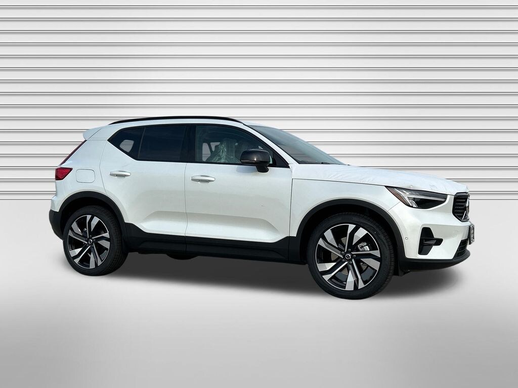 New 2026 Volvo XC40 B5 Plus SUV