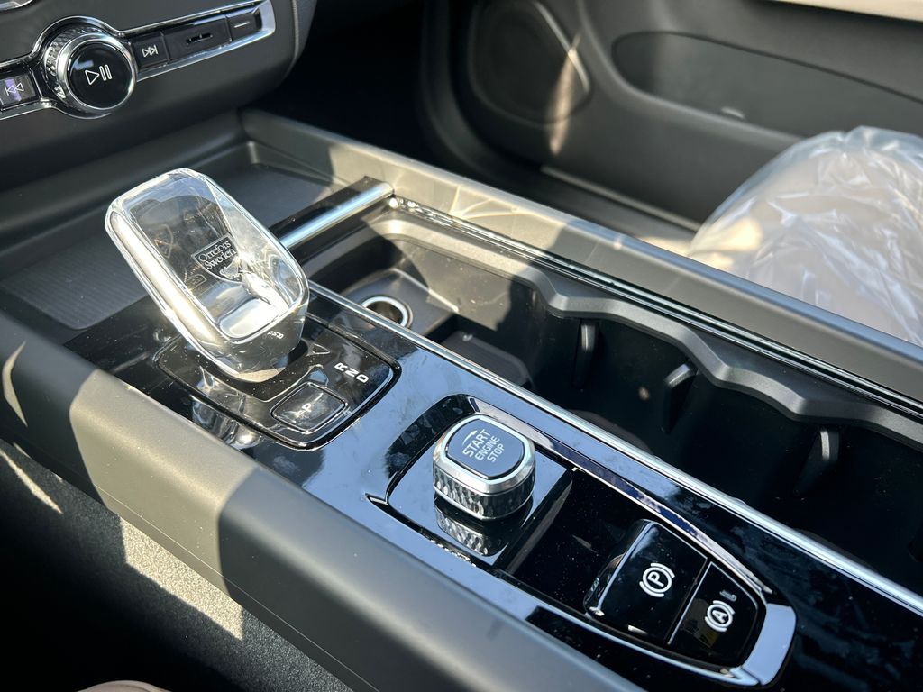 2026 Volvo XC60 Plus - Photo 19