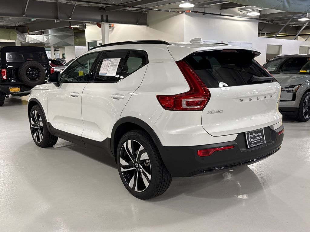 New 2026 Volvo XC40 B5 Plus SUV