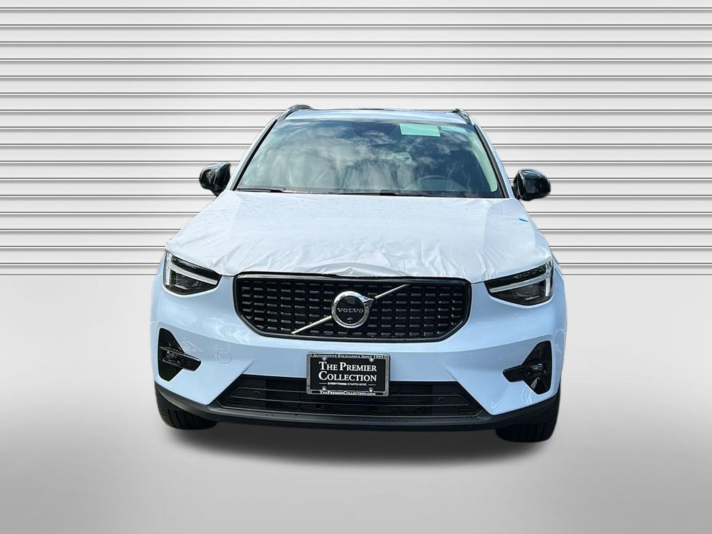 New 2026 Volvo XC40 B5 Plus SUV