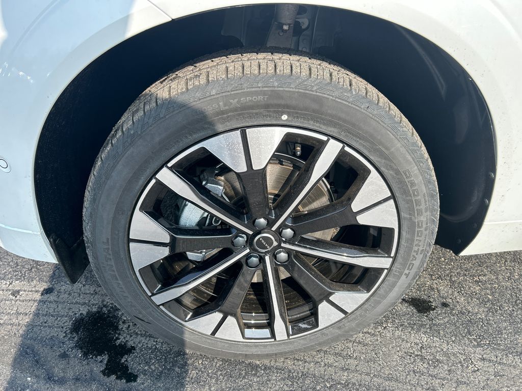 2026 Volvo XC60 Plus - Photo 8