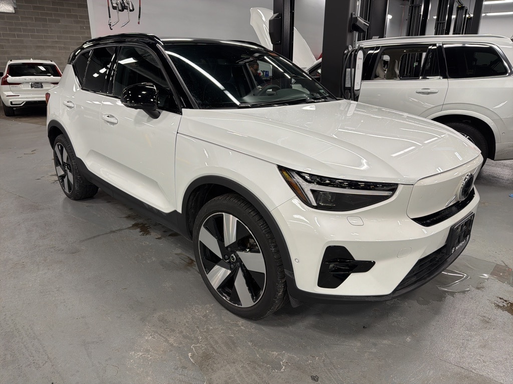 2023 Volvo XC40 Ultimate's photo