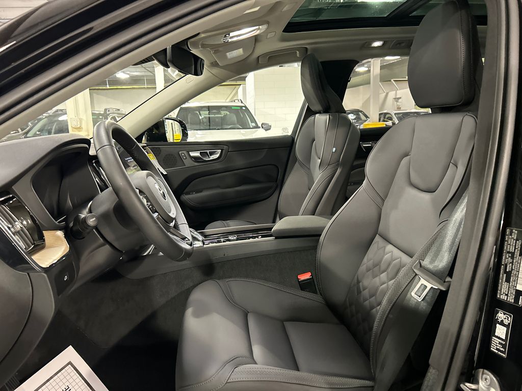 2026 Volvo XC60 Plus - Photo 10